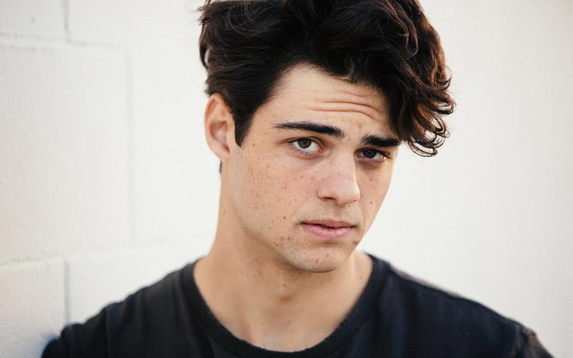 Após situação assustadora, Noah Centineo pede para fãs não o perseguirem