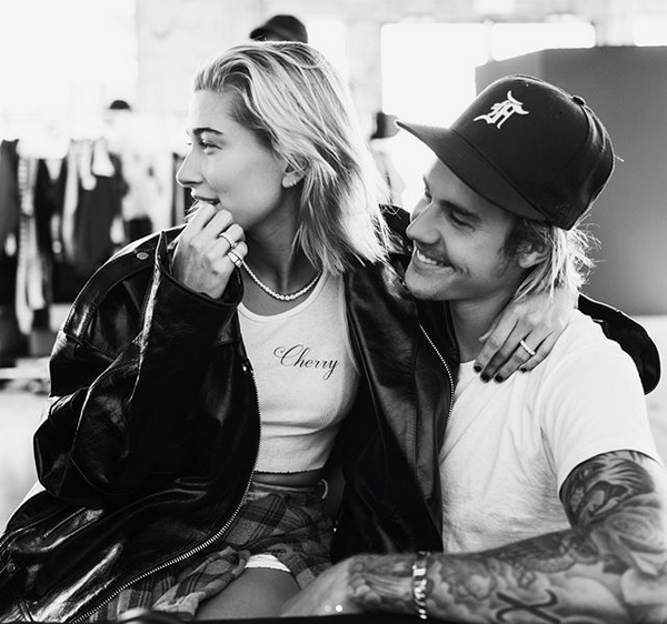 Mãe de Justin Bieber posta sobre cantor e Hailey Baldwin: “o amor venceu”