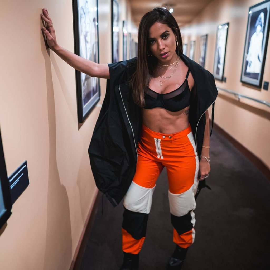 Anitta leva o prêmio de Clipe do Ano no Latin AMA