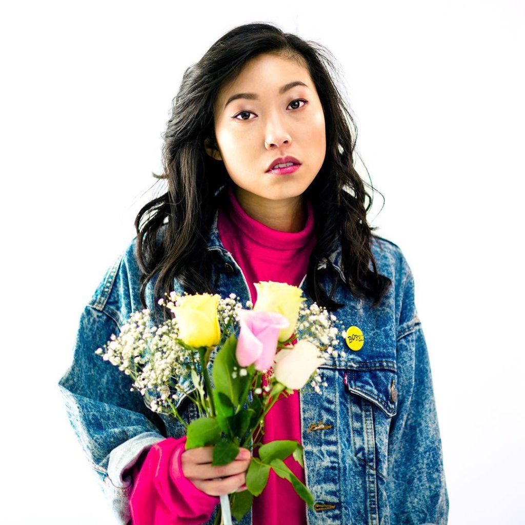 Conheça Awkwafina, a atriz que brilha na comédia romântica Podres de Ricos