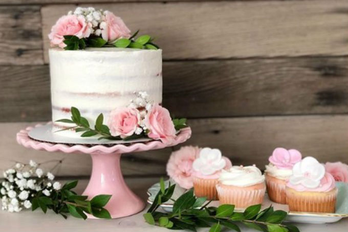 15 anos: Bolos incríveis decorados com flores para a sua miniparty