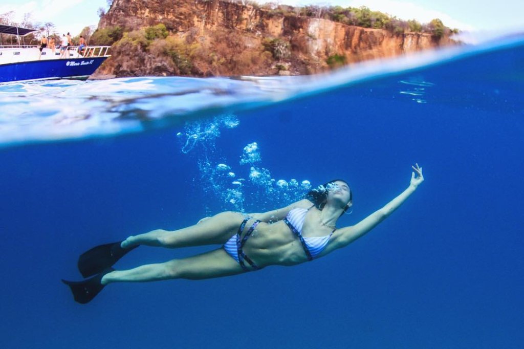 Noronhe-se: Bruna Marquezine vira meme com clique em ilha paradisíaca