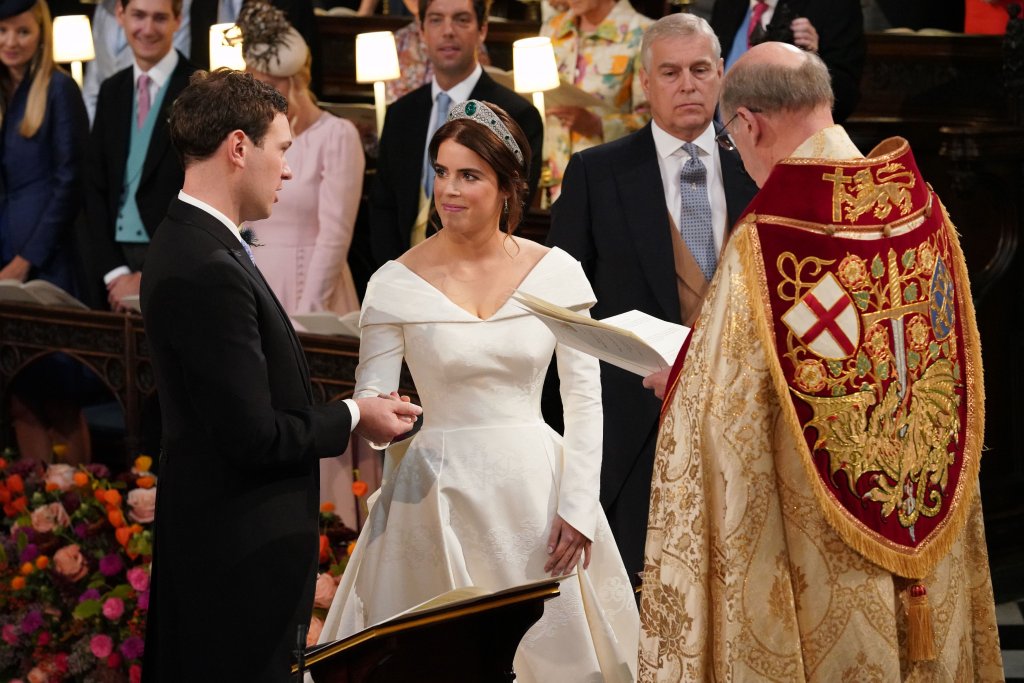 Princesa Eugenie passou uma mensagem especial com seu vestido de noiva