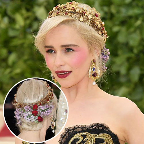 emilia-clarke-acessorio-cabelo-flor emilia-clarke-acessorio-cabelo-flor