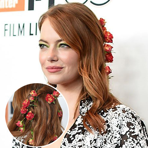 emma-stone-acessorio-cabelo-flor emma-stone-acessorio-cabelo-flor