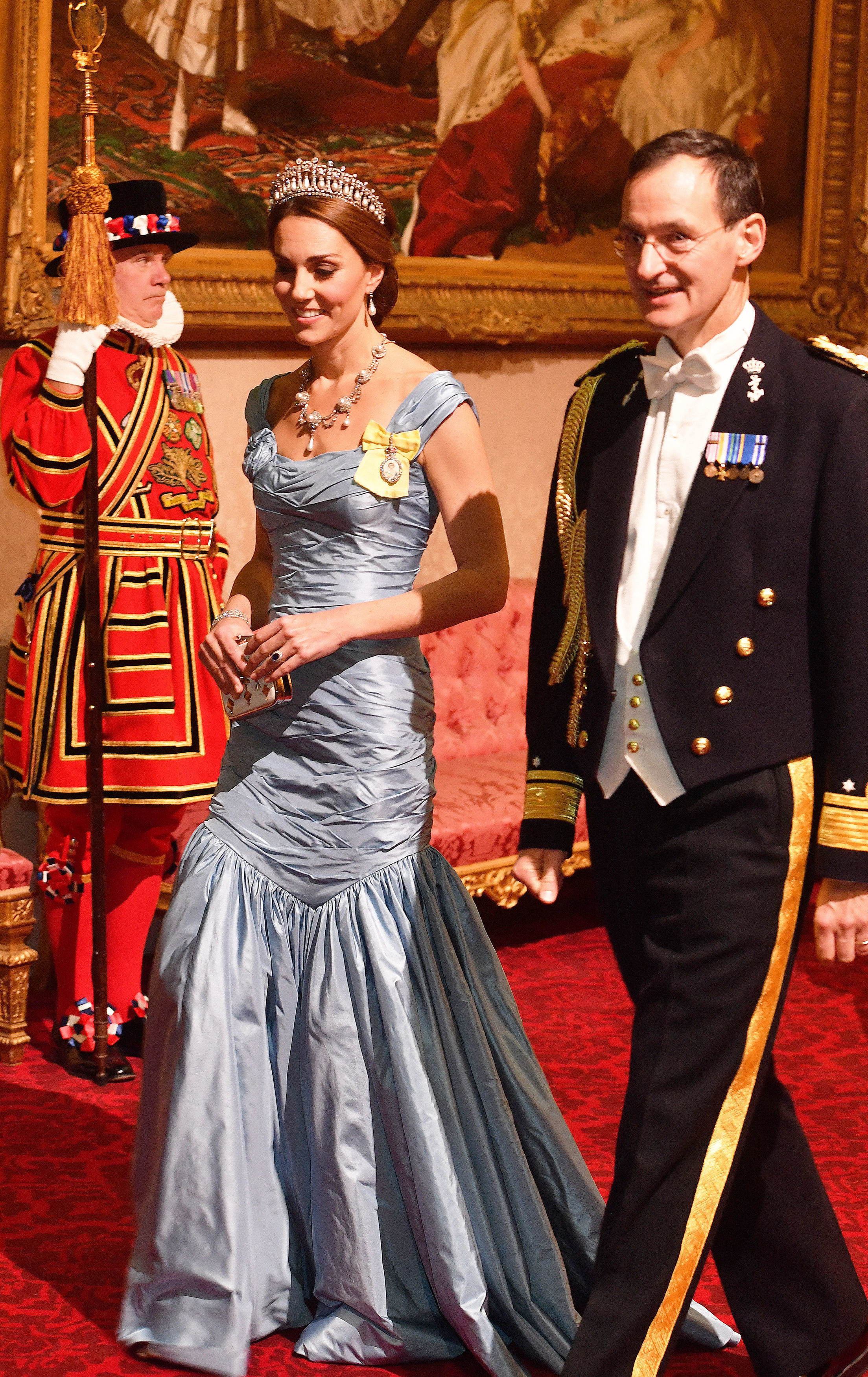 kate-middleton-tiara Look usado por Kate Middeton em homenagem ao rei e rainha dos países Baixos.