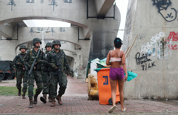 Moradoras denunciam estupros durante intervenção militar no Rio de Janeiro