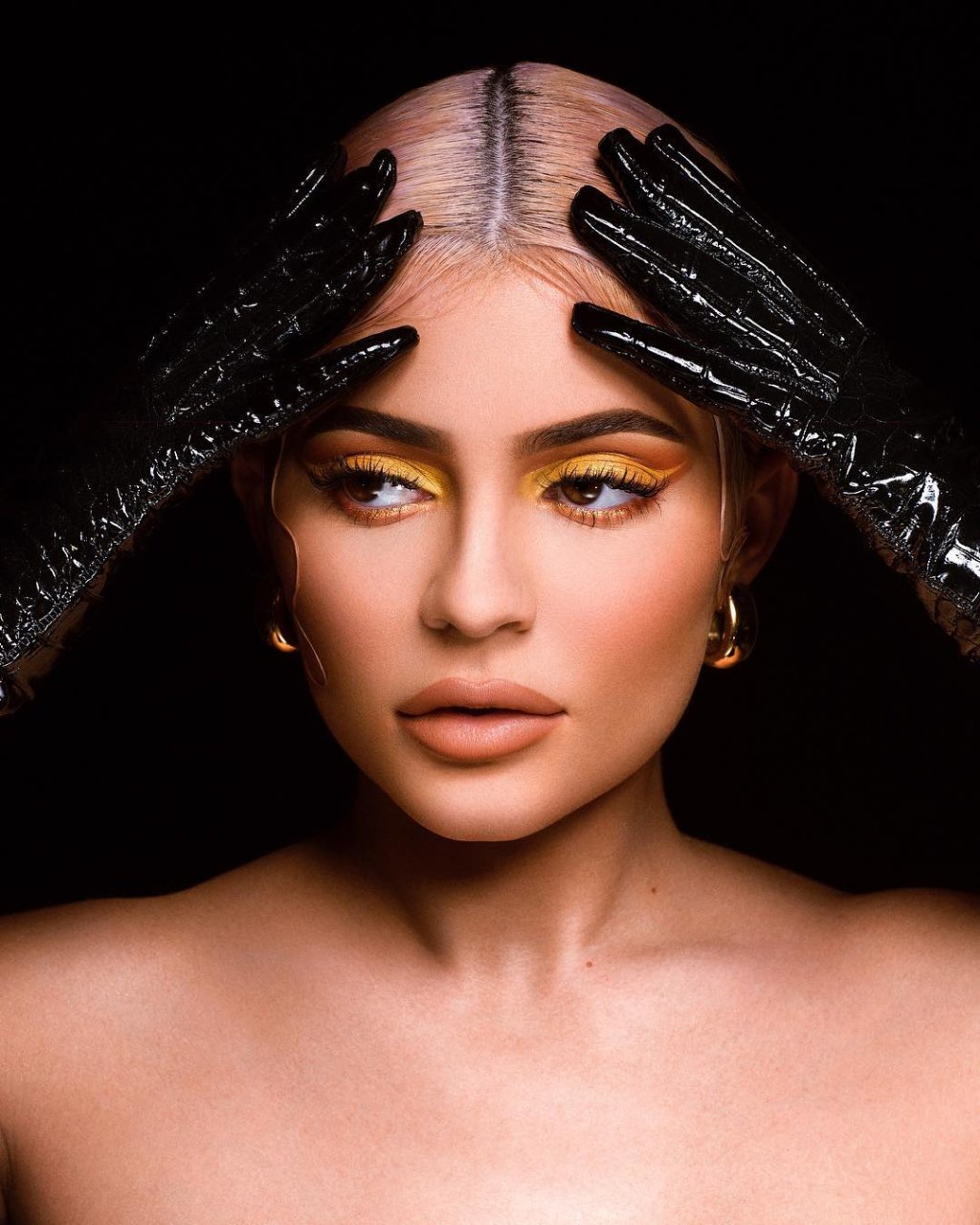 Kylie Jenner lança coleção de maquiagem para o Halloween com embalagem 3D