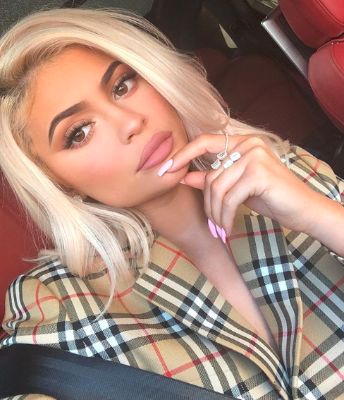 Se depender da Kylie Jenner, esta peça é a próxima tendência de moda