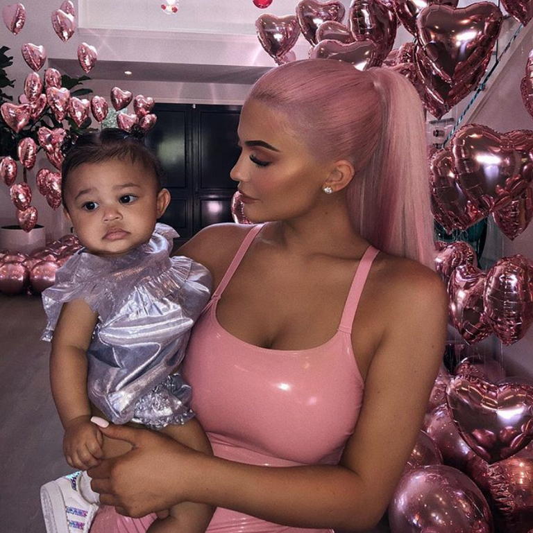 Kylie Jenner e Stormi usaram (mais uma!) fantasia idêntica no Halloween