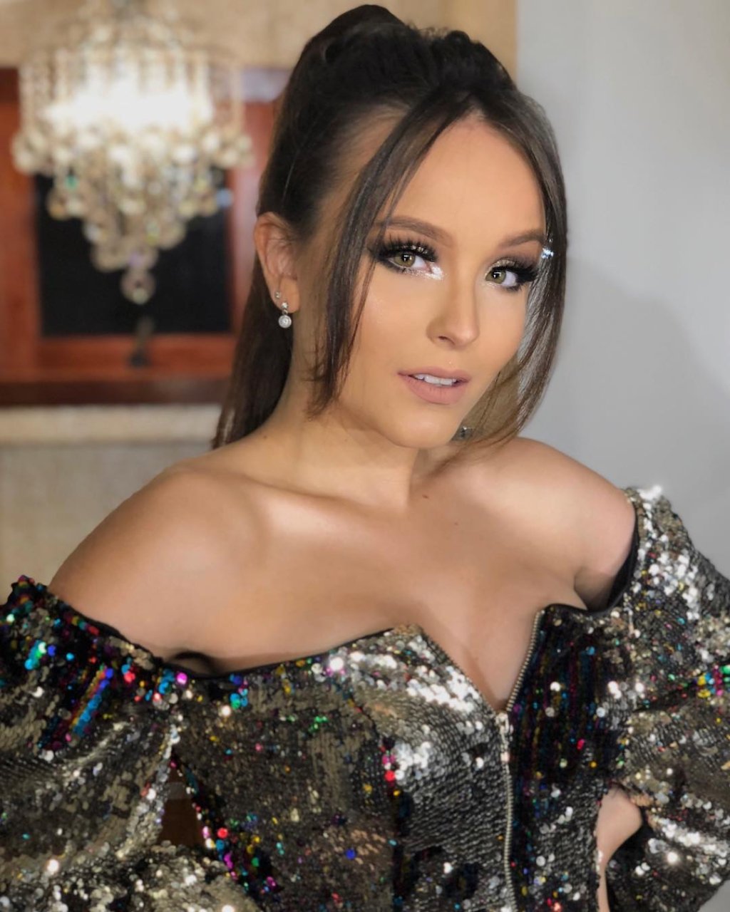 Larissa Manoela relembra vestido que ela usou em sua festa de 15 anos