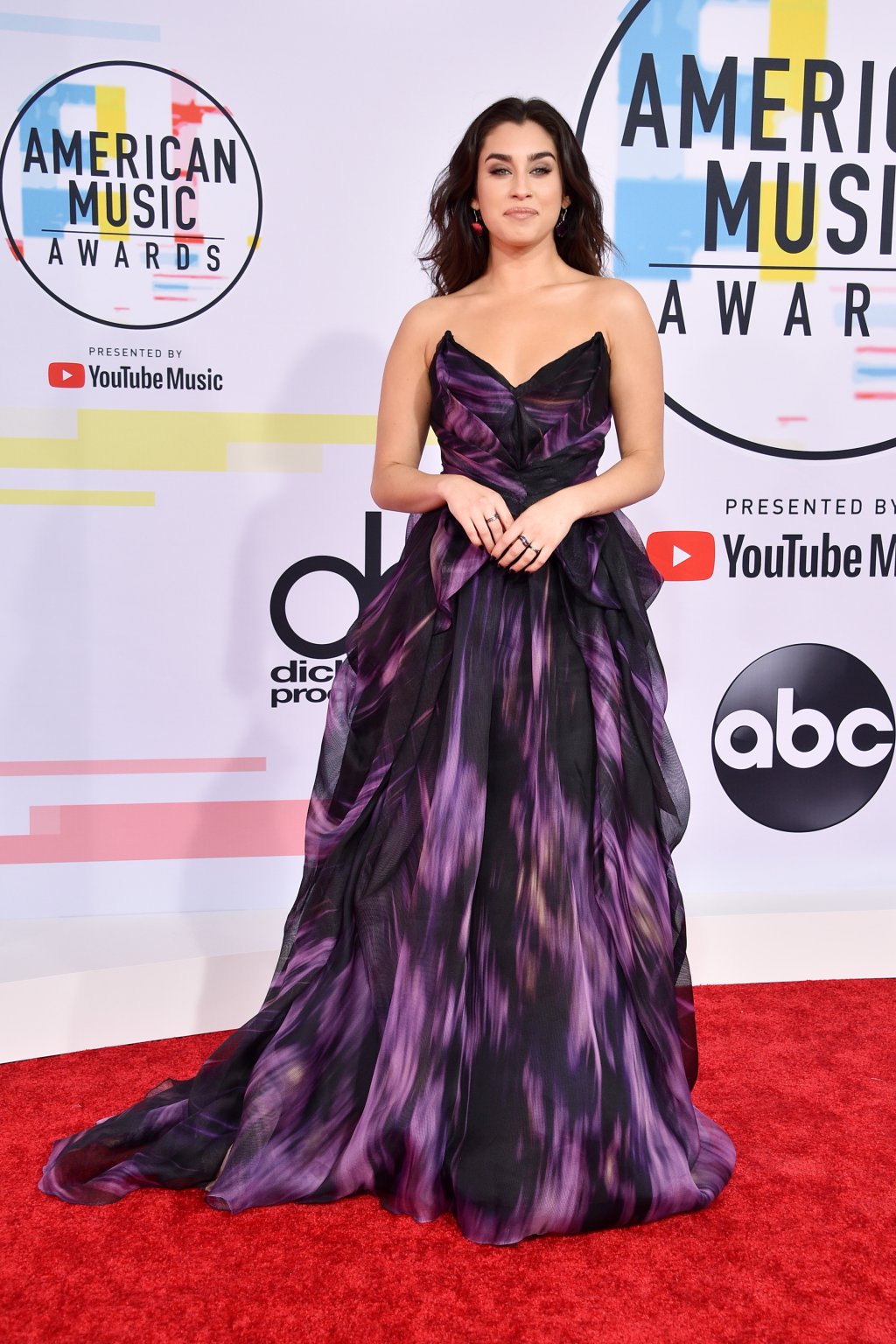 Fãs notam referência ao Fifth Harmony em look da Lauren Jauregui no AMA