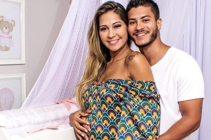 Mayra Cardi conta que fez cápsulas comestíveis com a sua própria placenta!