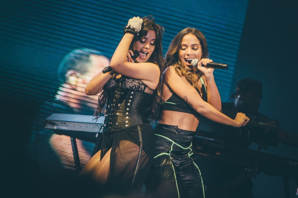 Camila Cabello já é brasileira e chama Anitta para seu show no Z Festival