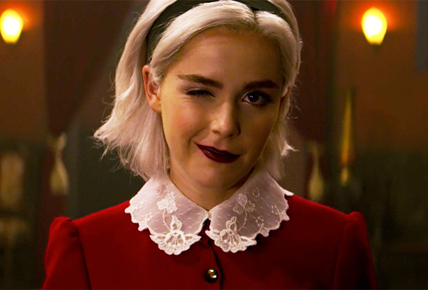 OMG! Saíram as imagens do episódio de Natal de O Mundo Sombrio de Sabrina