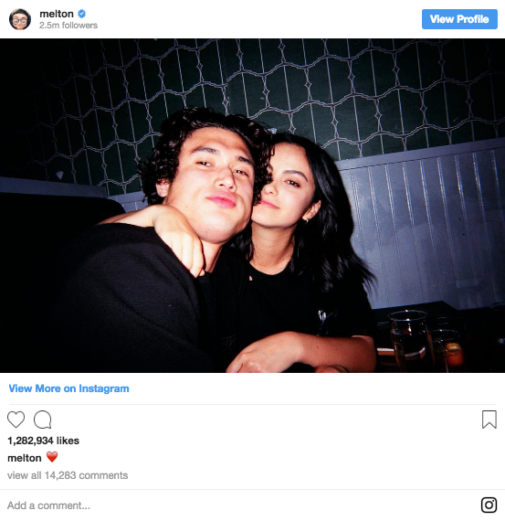 Camila Mendes revela o nome de ship de seu casal com Charles Melton