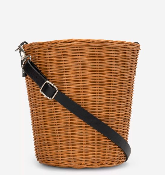 Amaro (R$ 199,90*). Amaro (R$ 199,90*).