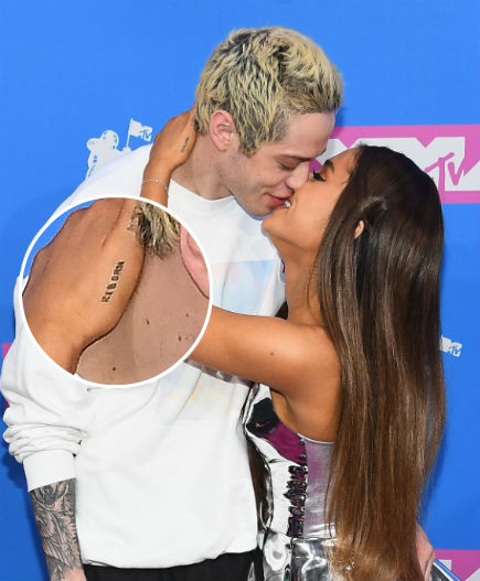 ariana-grande-pete-davidson-reborn-tatuagem ariana-grande-pete-davidson-reborn-tatuagem
