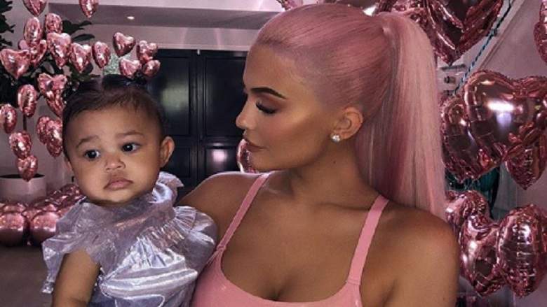 Kylie Jenner estaria preparando uma festa de R$ 370 mil para Stormi