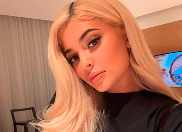 Kylie Jenner pintou o cabelo de azul para o Ano Novo