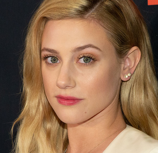 Lili Reinhart critica apps de photoshop: “Somos melhores do que isso”