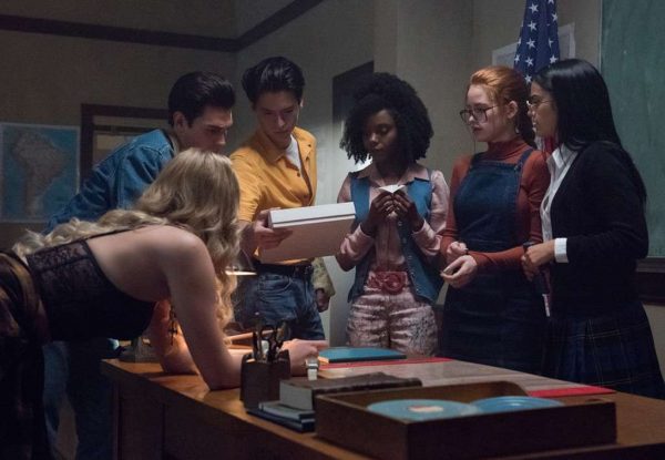 Personagens de Riverdale interpretam próprios pais em episódio inédito