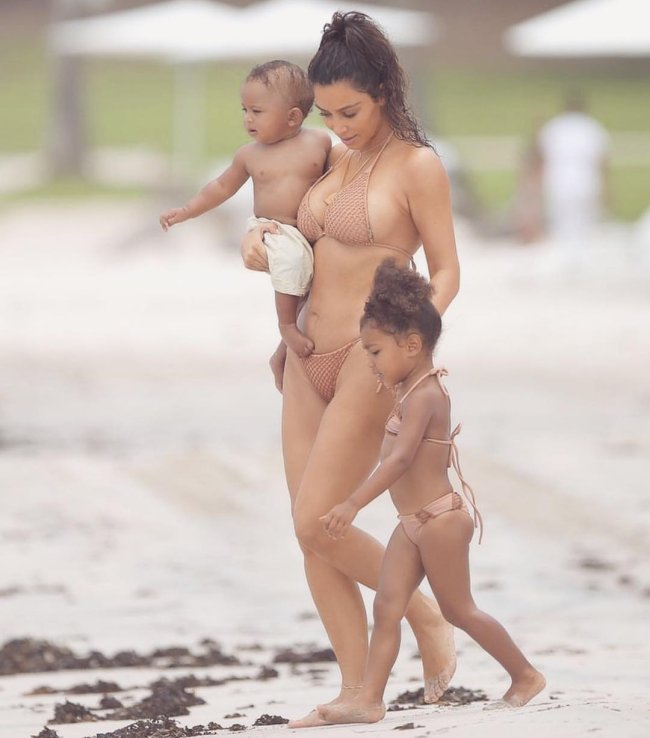 Kim Kardashian, North e Saint.