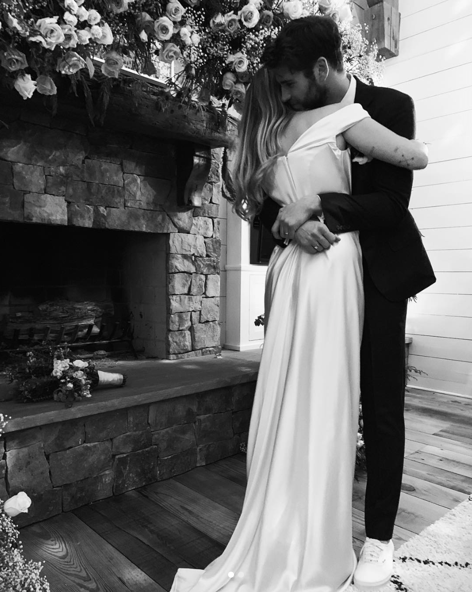 Fonte revela motivo de Miley Cyrus e Liam Hemsworth decidirem se casar