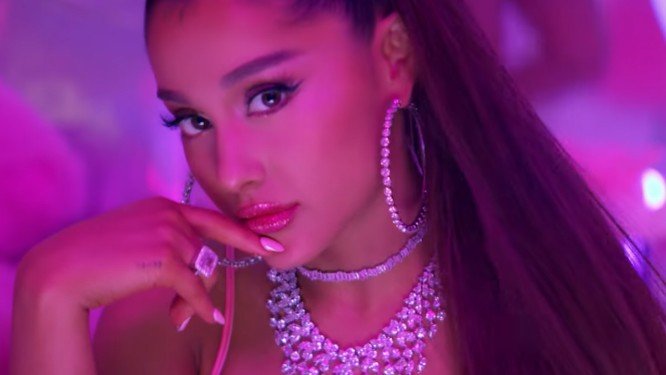 Ariana Grande lança 7 Rings – e o clipe foi inspirado em história real!