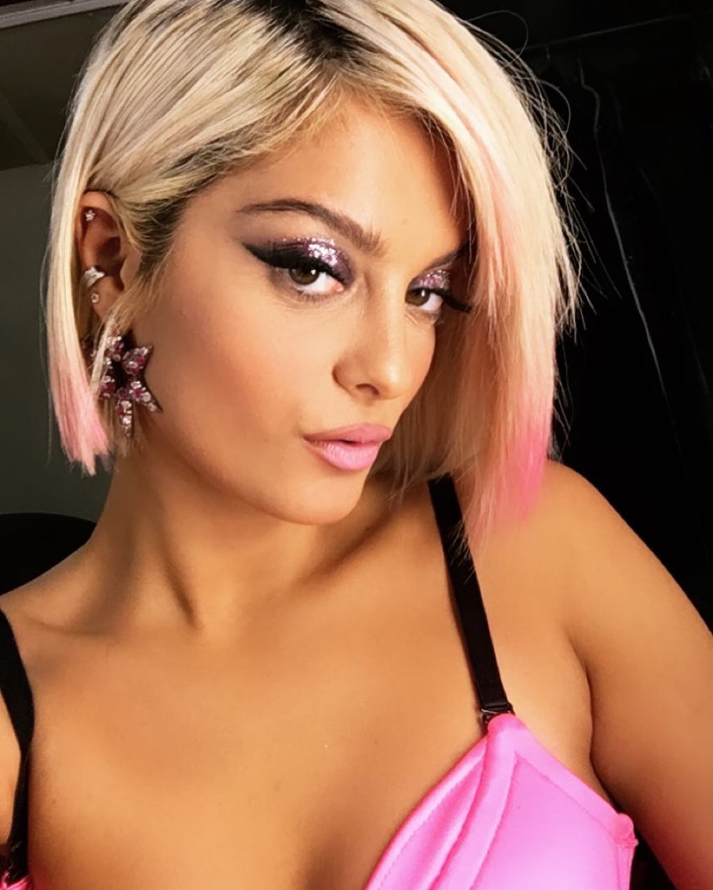 Bebe Rexha diz que estilistas se recusam a vesti-la para o Grammy