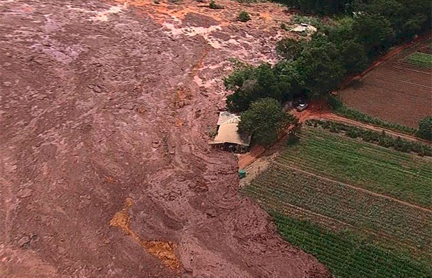 Moradores de Brumadinho relatam ‘amigos desaparecidos em meio ao barro’