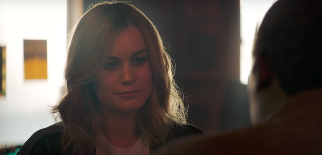 Brie Larson está toda debochada no novo trailer de Capitã Marvel