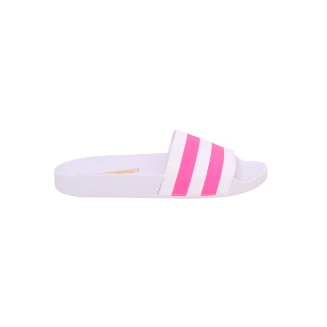 Chinelo slide Moleca na C&A (R$ 59*). Chinelo slide Moleca na C&A (R$ 59*).