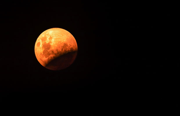 Único eclipse lunar total do ano ocorre dia 21, junto com Lua de Sangue