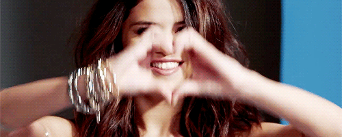 Selena Gomez aparece e mata (um pouquinho) a saudade dos fãs