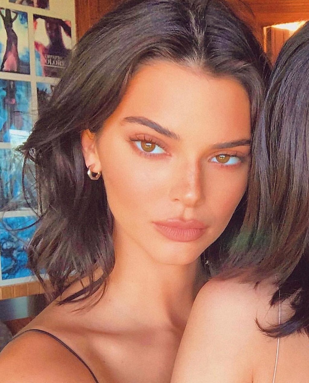 Em desafio #10yearschallenge, Kendall Jenner faz desabafo sobre acne