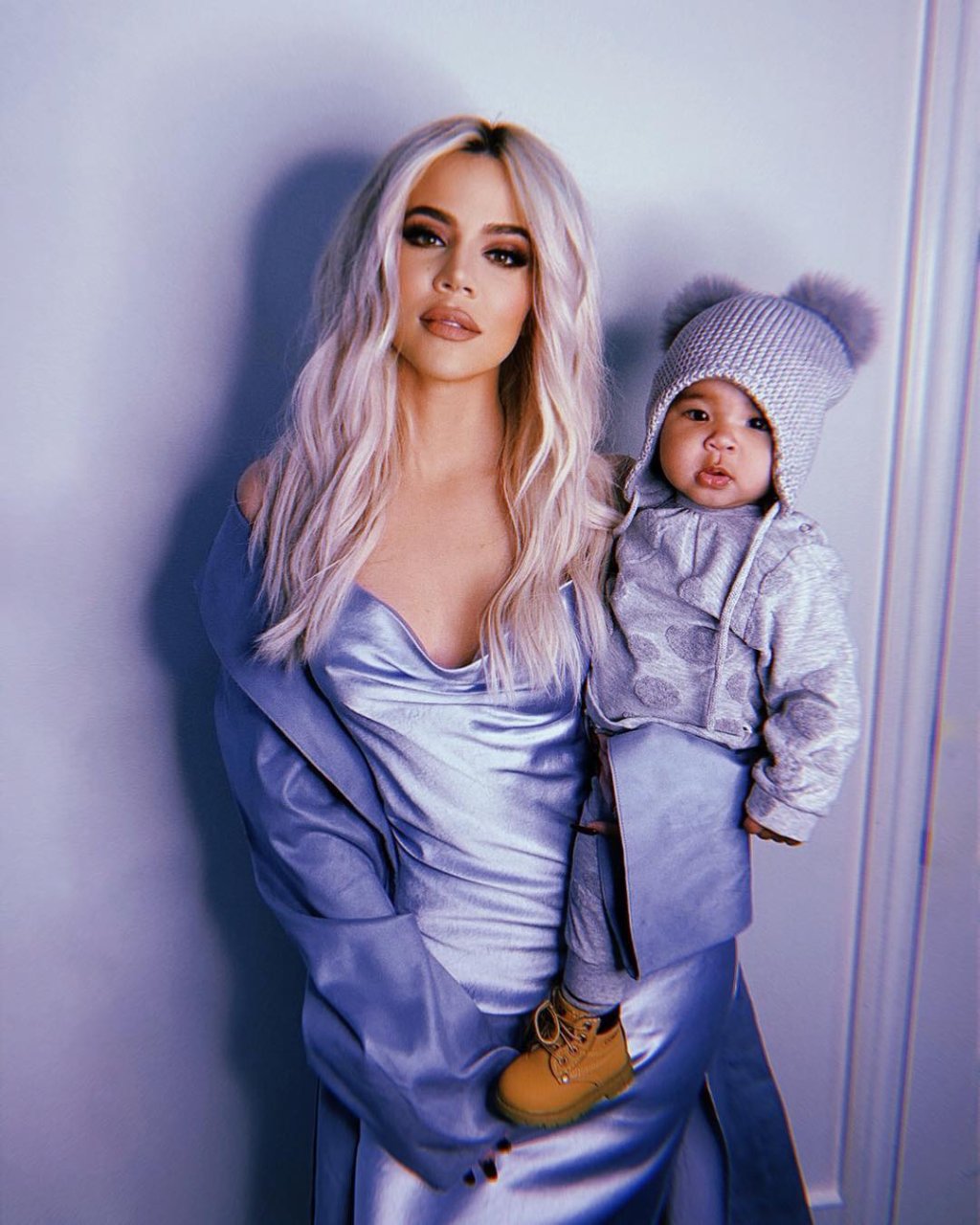 Unhas compridas de Khloé Kardashian geram polêmica em relação à sua filha