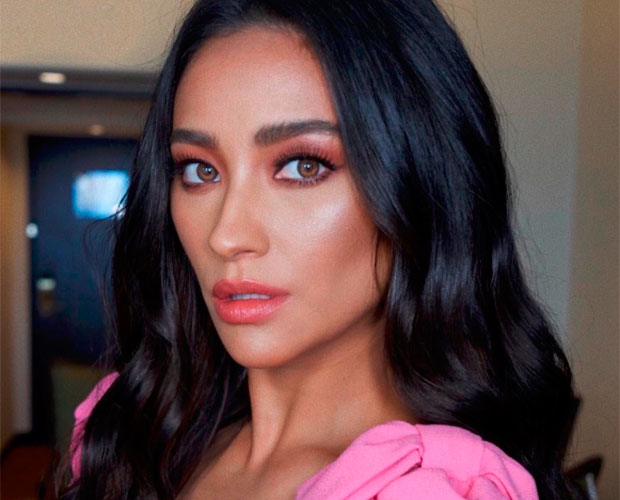 Shay Mitchell não gostava de um produto de beleza que quase todo mundo ama