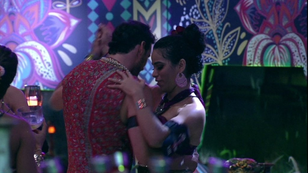 BBB19: Maycon vai pra cima de Elana e Isabella pensa em votar nele