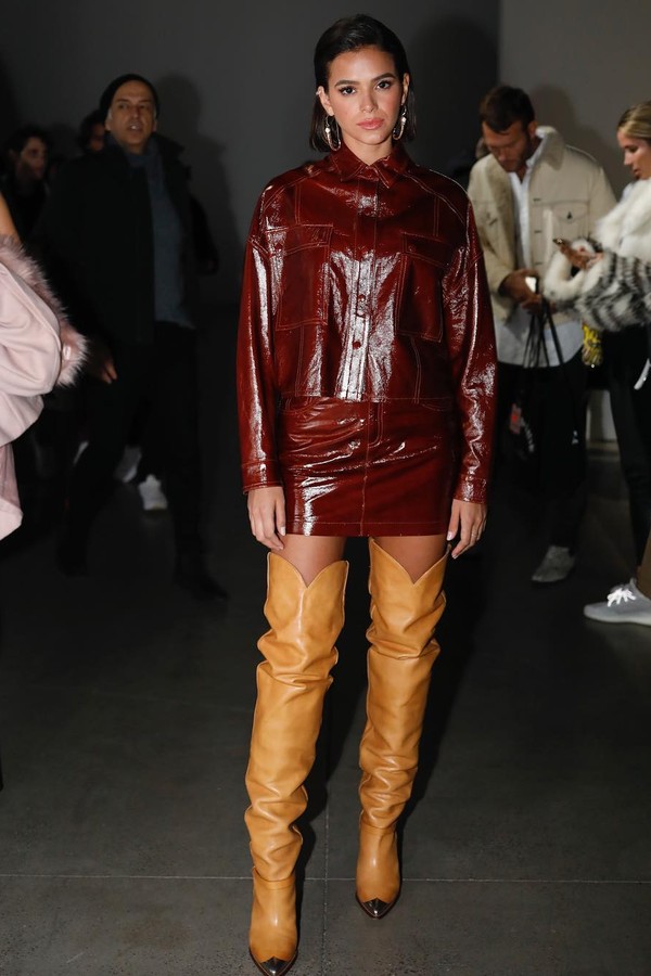 As botas over the knee da bru Marquezine no desfile da John John.