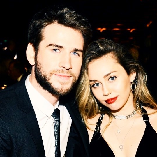 Miley Cyrus deixa de seguir Liam Hemsworth e Kaitlynn Carter no Instagram