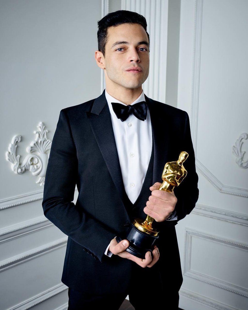 Tombou mesmo! Rami Malek caiu do palco após ganhar o Oscar de Melhor Ator