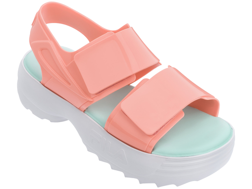 Sandália rosa e verde Melissa / FILA (R$ 200*). Sandália rosa e verde Melissa / FILA (R$ 200*).