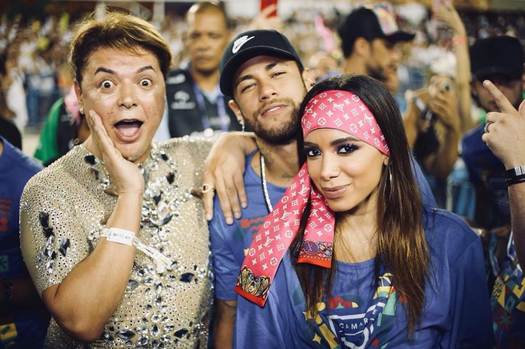 Ué? Neymar nega ter beijado Anitta no Carnaval