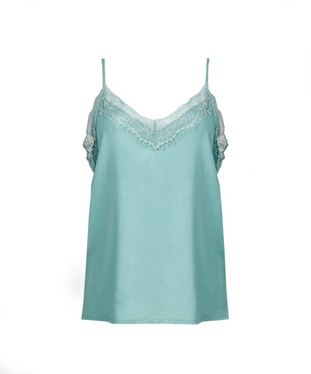 Blusa verde com renda (R$ 79,99*). Blusa verde com renda (R$ 79,99*).