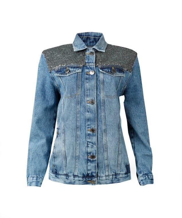 Jaqueta jeans com paetê (R$ 189,99*). Jaqueta jeans com paetê (R$ 189,99*).