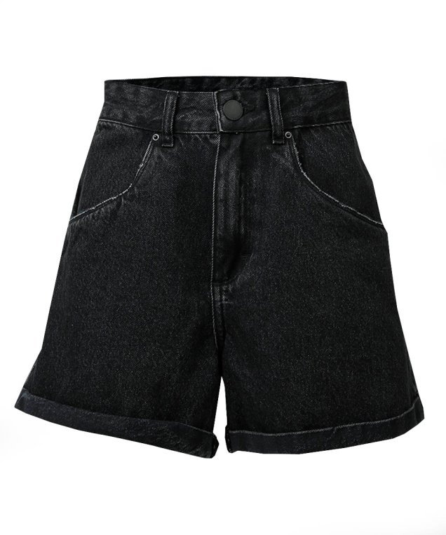 Short preto (R$ 89,99*). Short preto (R$ 89,99*).