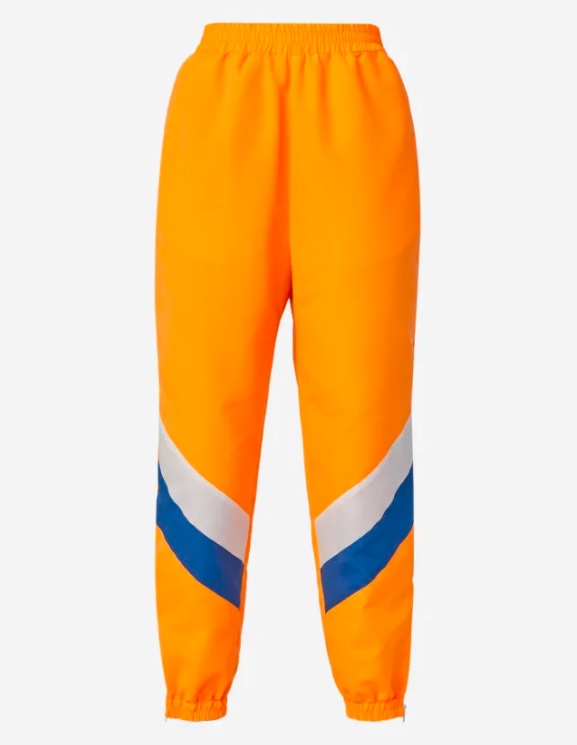 Calça jogging laranja da AMARO (R$ 189,90*). Calça jogging laranja da AMARO (R$ 189,90*).