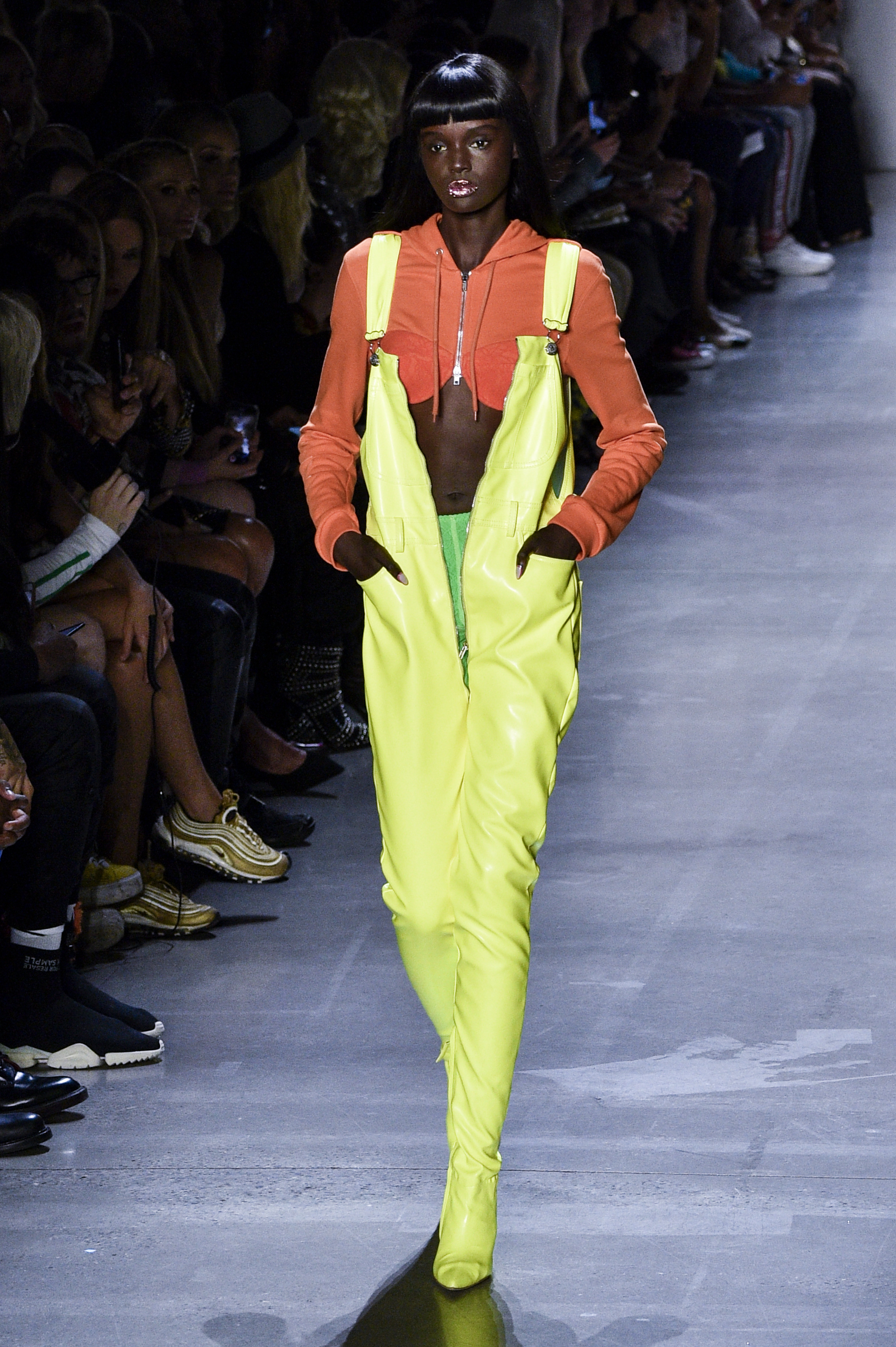 desfile-jeremy-scott-nyfw-neon Desfile do Jeremy Scott na NYFW