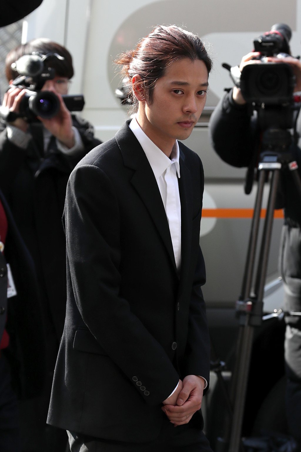 K-pop: Jung Joon Young é preso por envolvimento em escândalo sexual